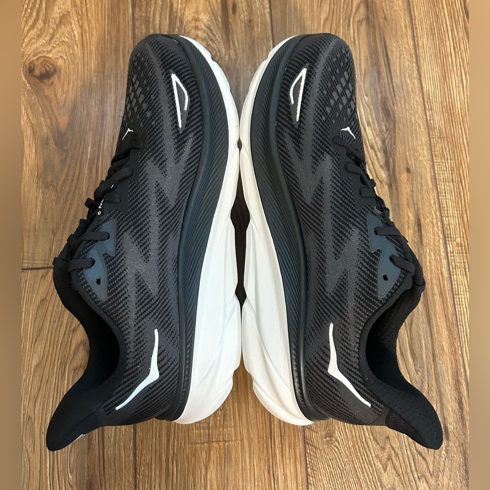 NEW Hoka Clifton 9 Running Shoes Sneakers Men's 13EE Wide Black White 1132210 - Picture 5 of 8